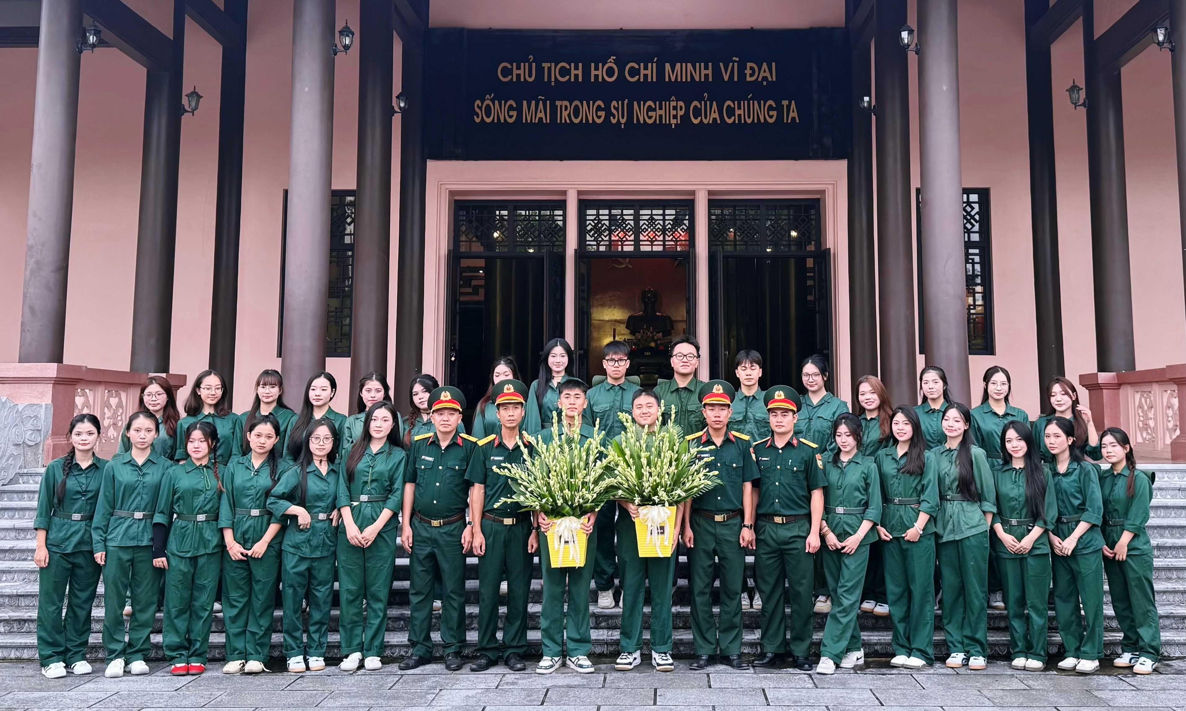 Sinh viên Khóa 145/GDQPAN-ĐHHĐ/2026-2027 hào hứng với hoạt động trải nghiệm, tìm hiểu lịch sử quê hương Thanh Hóa